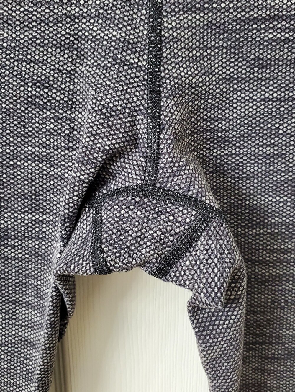 Lululemon Heathered Grey And Black Womens Active Capri Leggings Size 4 - Picture 3 of 7